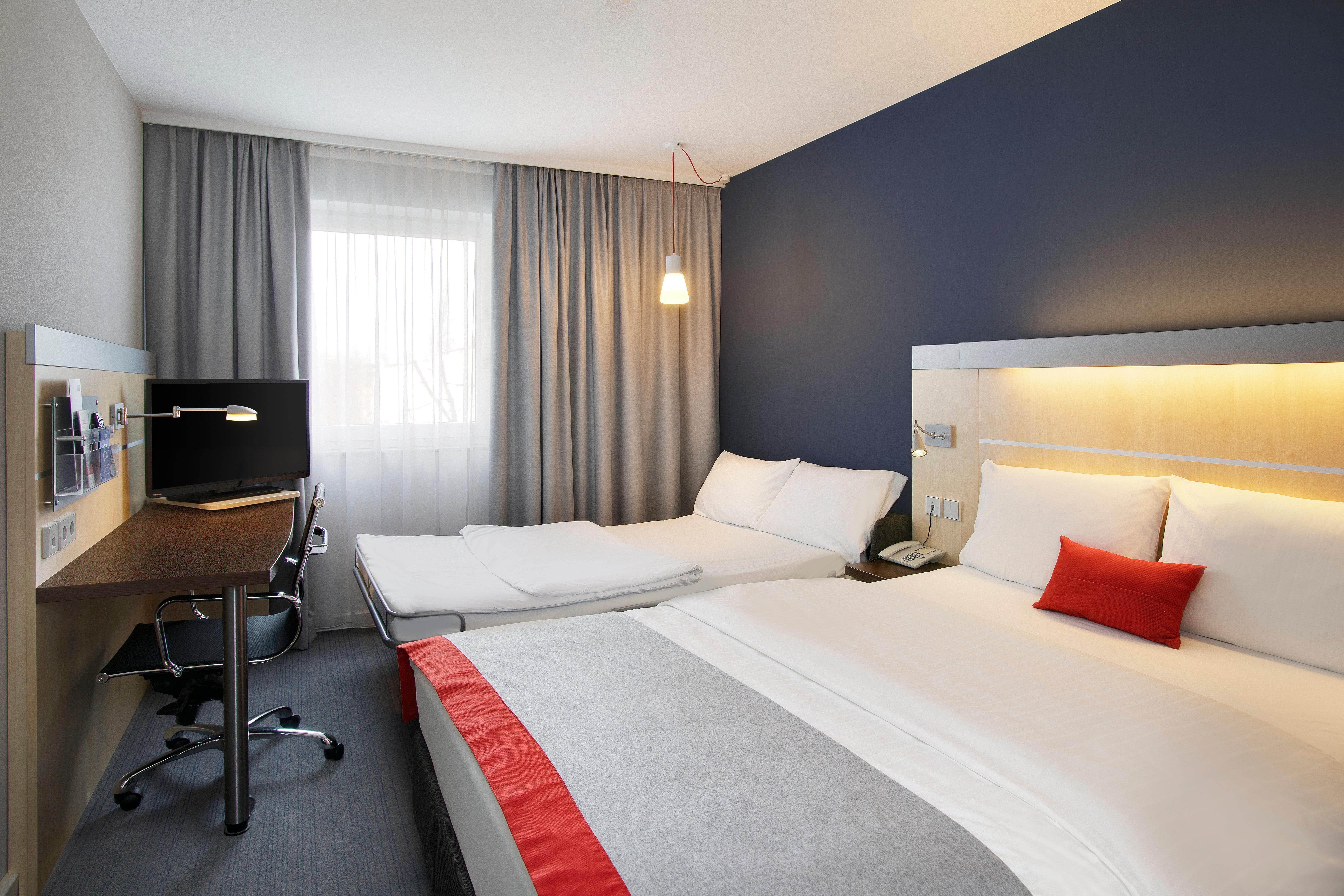 HOLIDAY INN EXPRESS FRANKFURT MESSE, AN IHG HOTEL FRANKFURT AM MAIN 3*  (Germany) - from US$ 49 | BOOKED